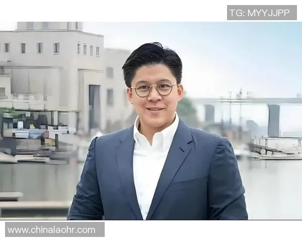 霍启刚盛装出席为足球明星颁奖典礼传递体育精神与荣耀